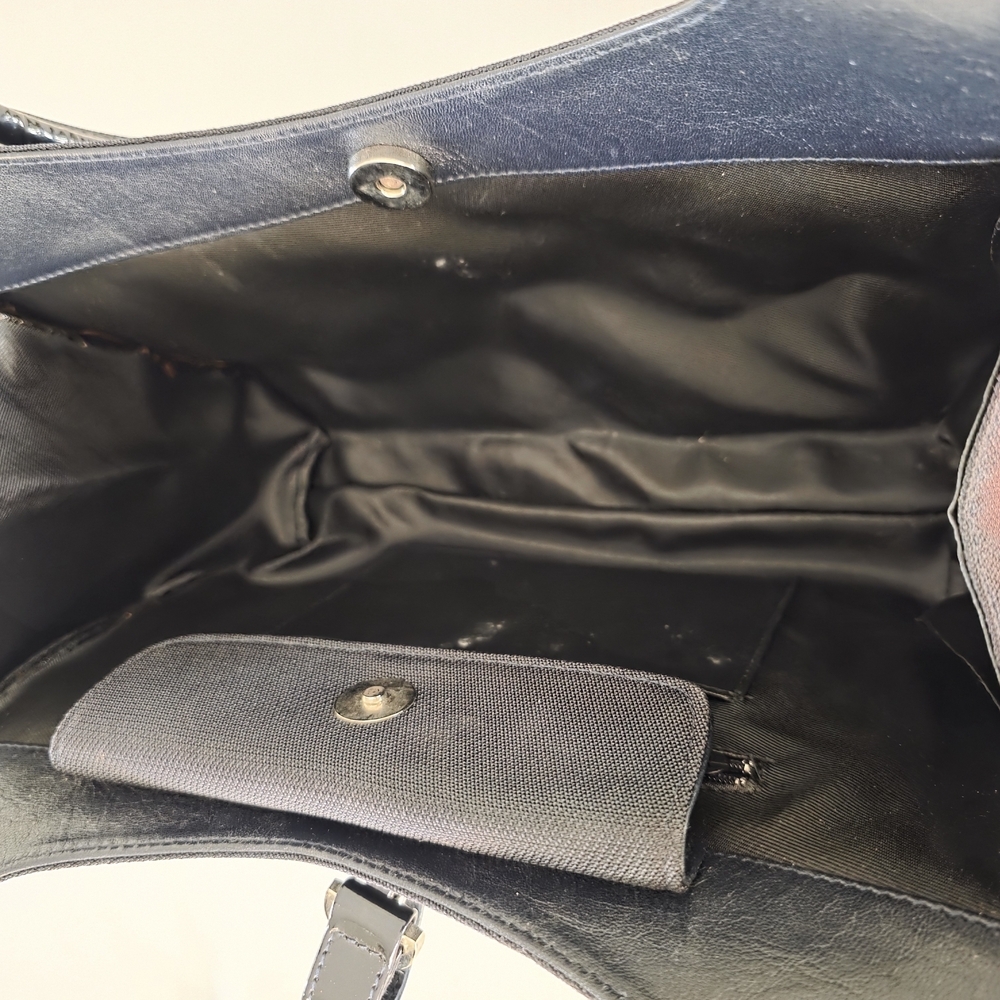 Elegant Black Handbag - Picture 9 of 13